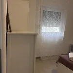 公寓 In With Balcony, Air Conditioning, Wi-fi 皮罗瓦茨