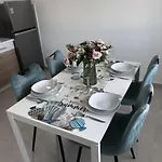 In With Balcony, Air Conditioning, Wi-fi 公寓 皮罗瓦茨