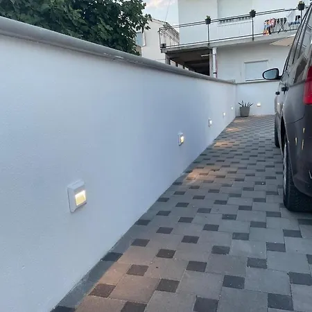 In With Balcony, Air Conditioning, Wi-fi Apartment *