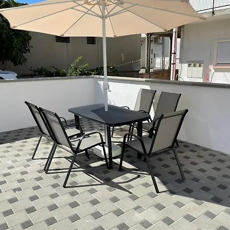 Apartment In With Balcony, Air Conditioning, Wi-fi *