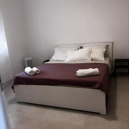 In With Balcony, Air Conditioning, Wi-fi Pirovac