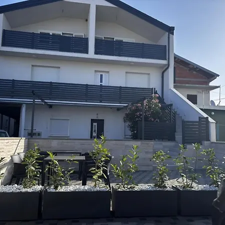 In With Balcony, Air Conditioning, Wi-fi *