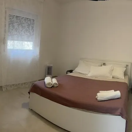 In With Balcony, Air Conditioning, Wi-fi Pirovac