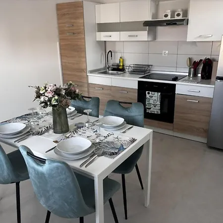 Apartment In With Balcony, Air Conditioning, Wi-fi