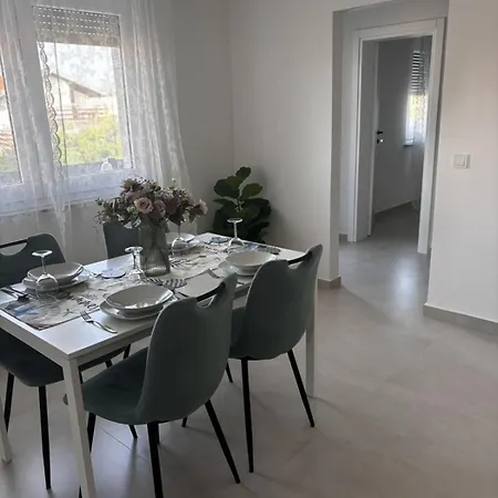 In With Balcony, Air Conditioning, Wi-fi