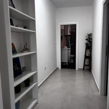 In With Balcony, Air Conditioning, Wi-fi Apartment *