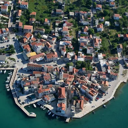 In With Balcony, Air Conditioning, Wi-fi Pirovac