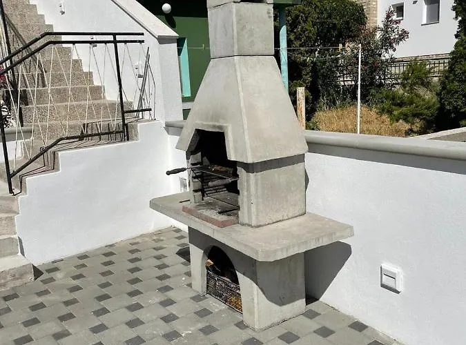 In With Balcony, Air Conditioning, Wi-fi