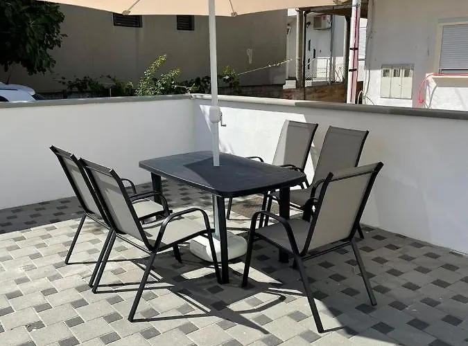 アパート In With Balcony, Air Conditioning, Wi-fi *