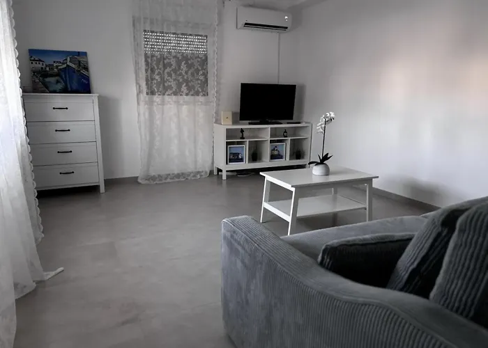 In With Balcony, Air Conditioning, Wi-fi Pirovac