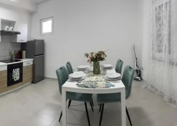 アパート In With Balcony, Air Conditioning, Wi-fi *