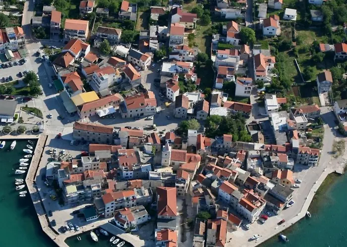 In With Balcony, Air Conditioning, Wi-fi ピロヴァッツ